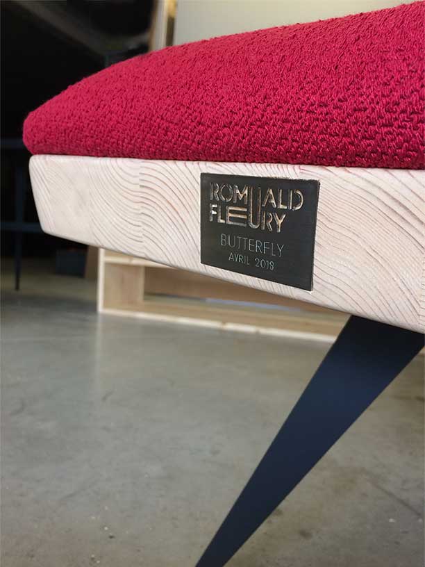 banquette-butterfly-detail-plaque-romuald-fleury-designer Mobilier contemporain made in Occitaine : Fauteuil Butterfly et Console Air